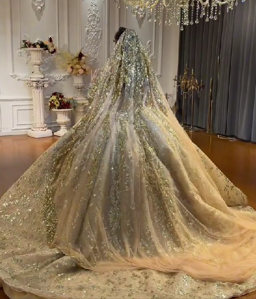 Gold Heavy-Duty Square Neck Wedding Dress