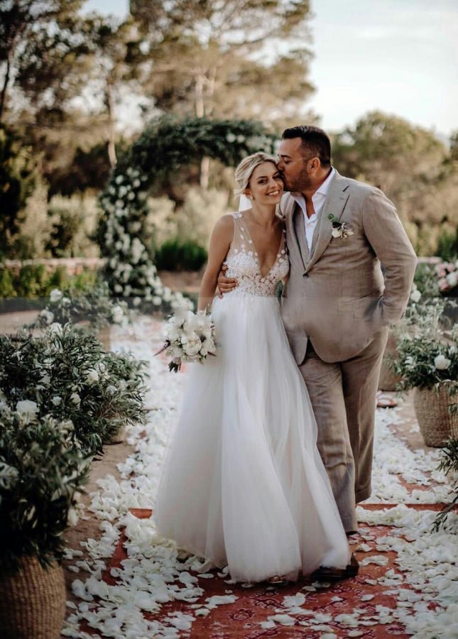 Bohemian Sexy Deep V Neck Sleeveless Lace Appliques A-Line Country Wedding Dresses