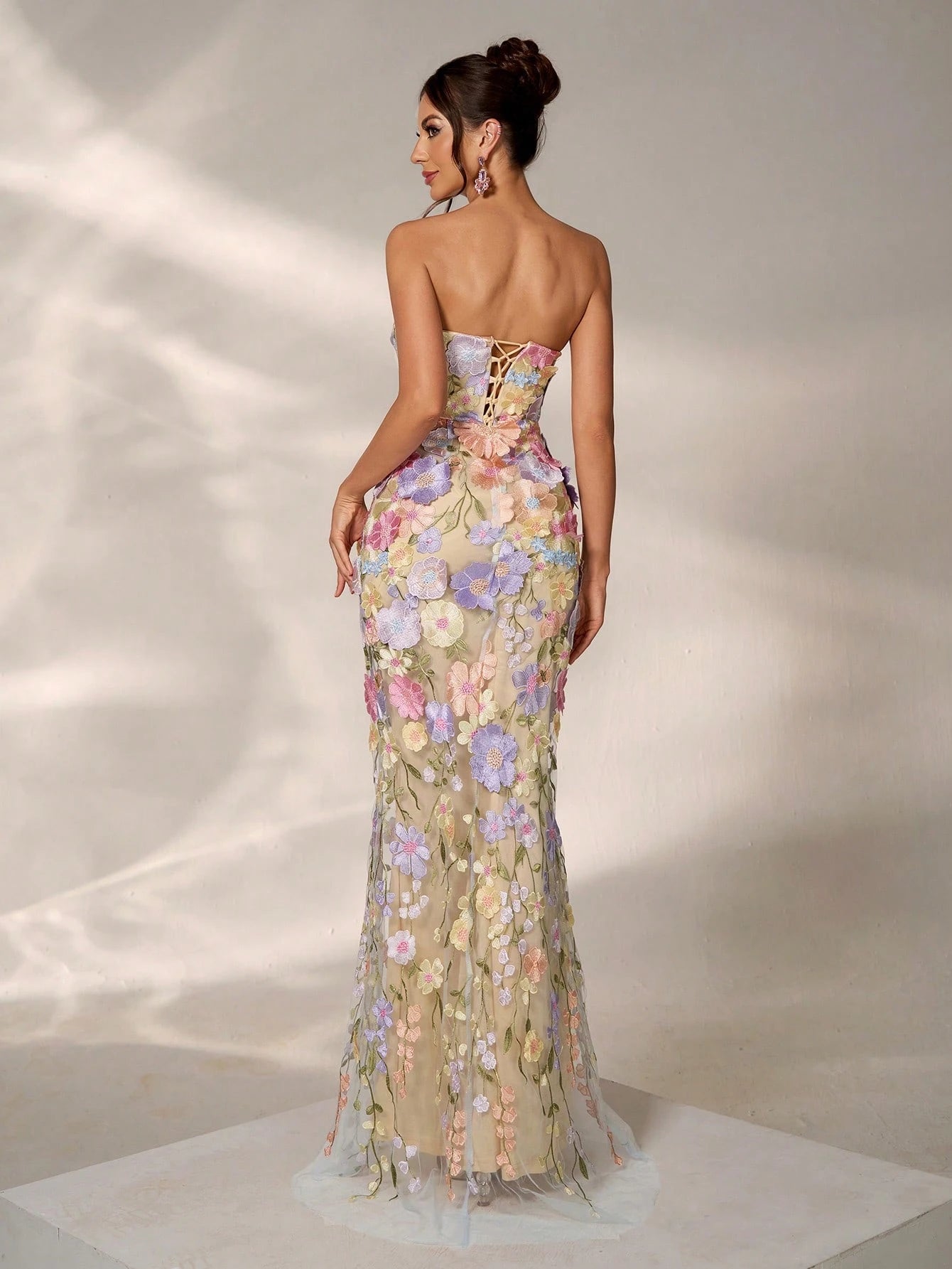 Elegant Floral Embroidery Luxurious Sleeveless Dress