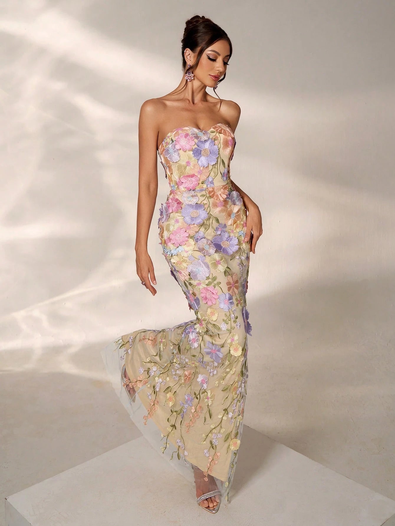Elegant Floral Embroidery Luxurious Sleeveless Dress