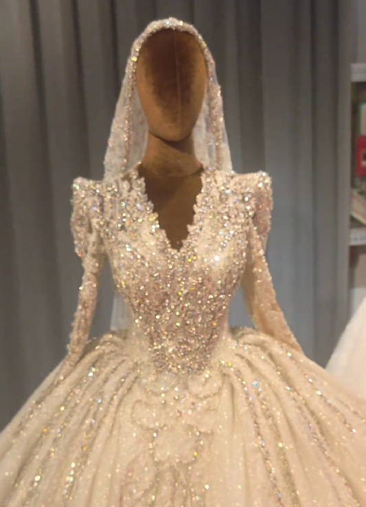 Sparkling Diamond-Embellished Long Wedding Dress With Train