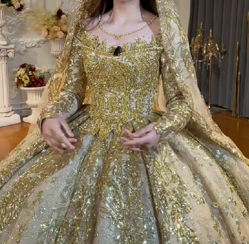 Gold Heavy-Duty Square Neck Wedding Dress
