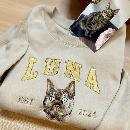 Custom pet-themed hoodies, embroidered with pet names, personalized pet portrait sweatshirts, preppy style hoodies.