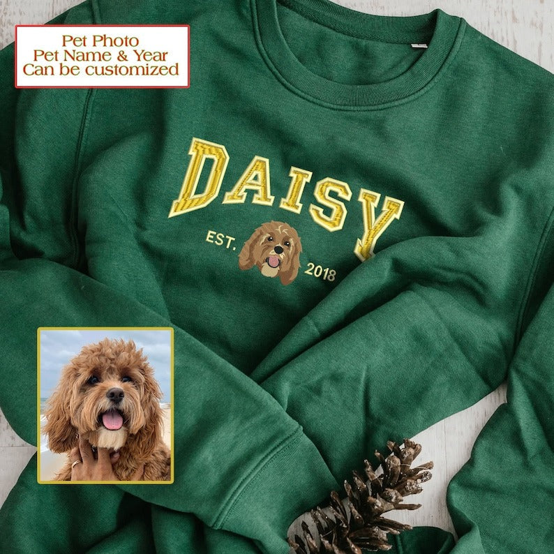 Custom pet-themed hoodies, embroidered with pet names, personalized pet portrait sweatshirts, preppy style hoodies.