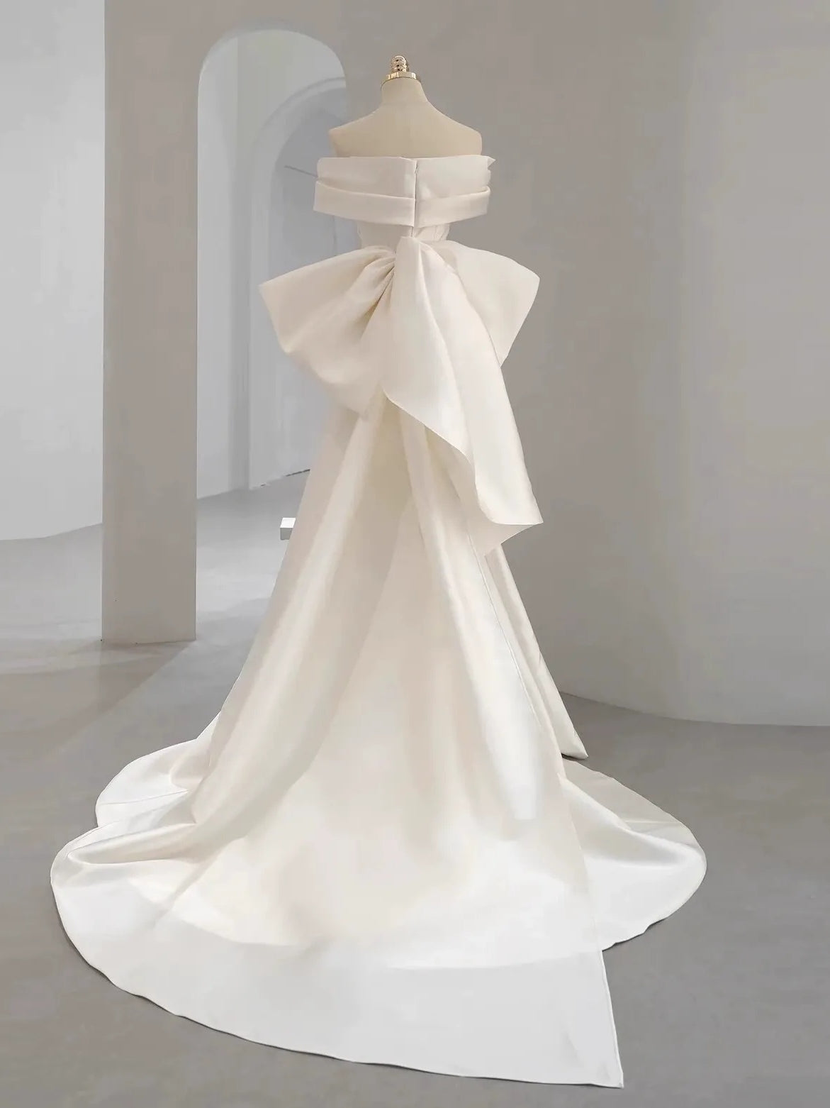 Mermaid Off-the-shoulder Floor-Length Wedding Dresses with Bow