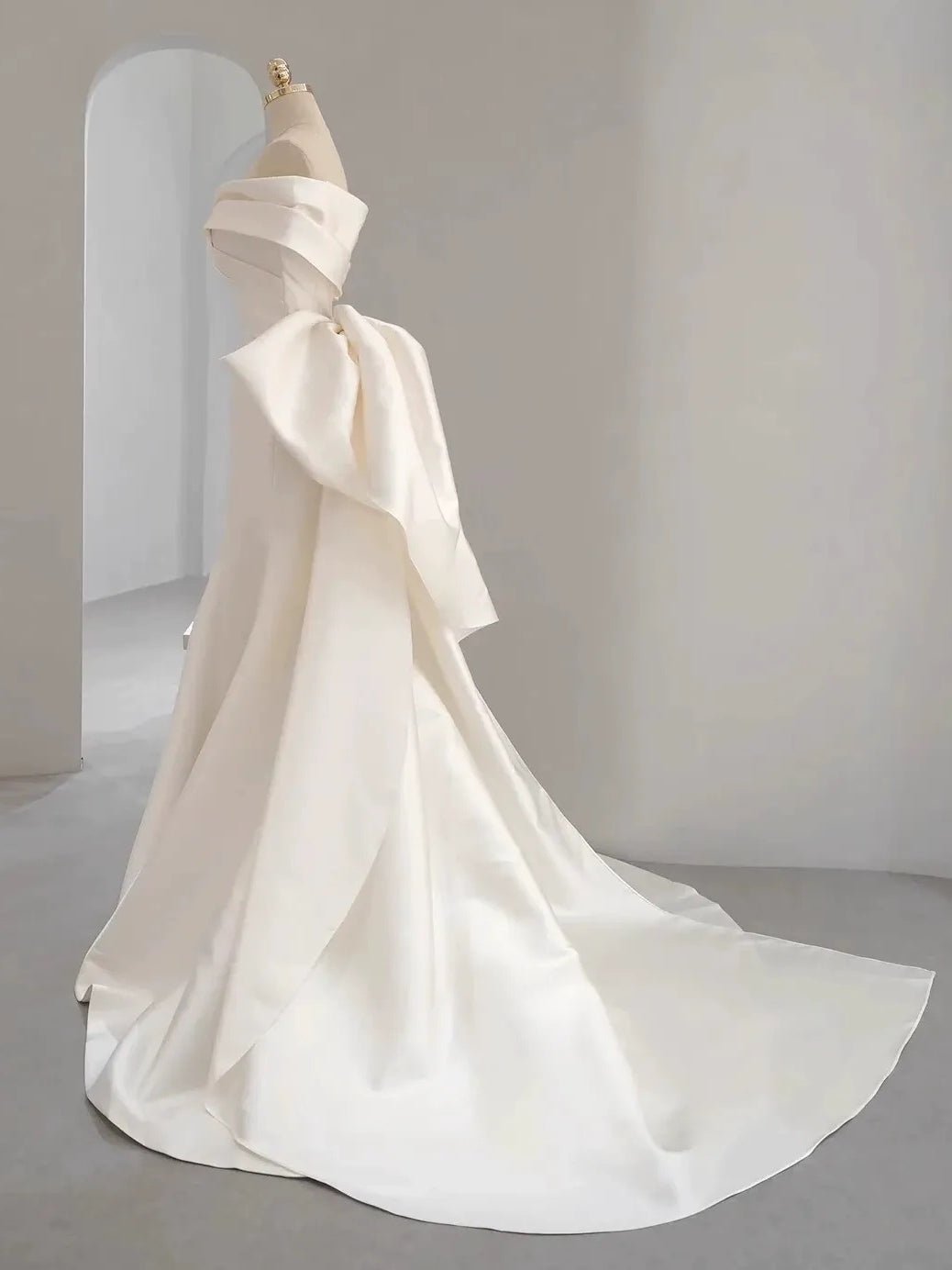 Mermaid Off-the-shoulder Floor-Length Wedding Dresses with Bow
