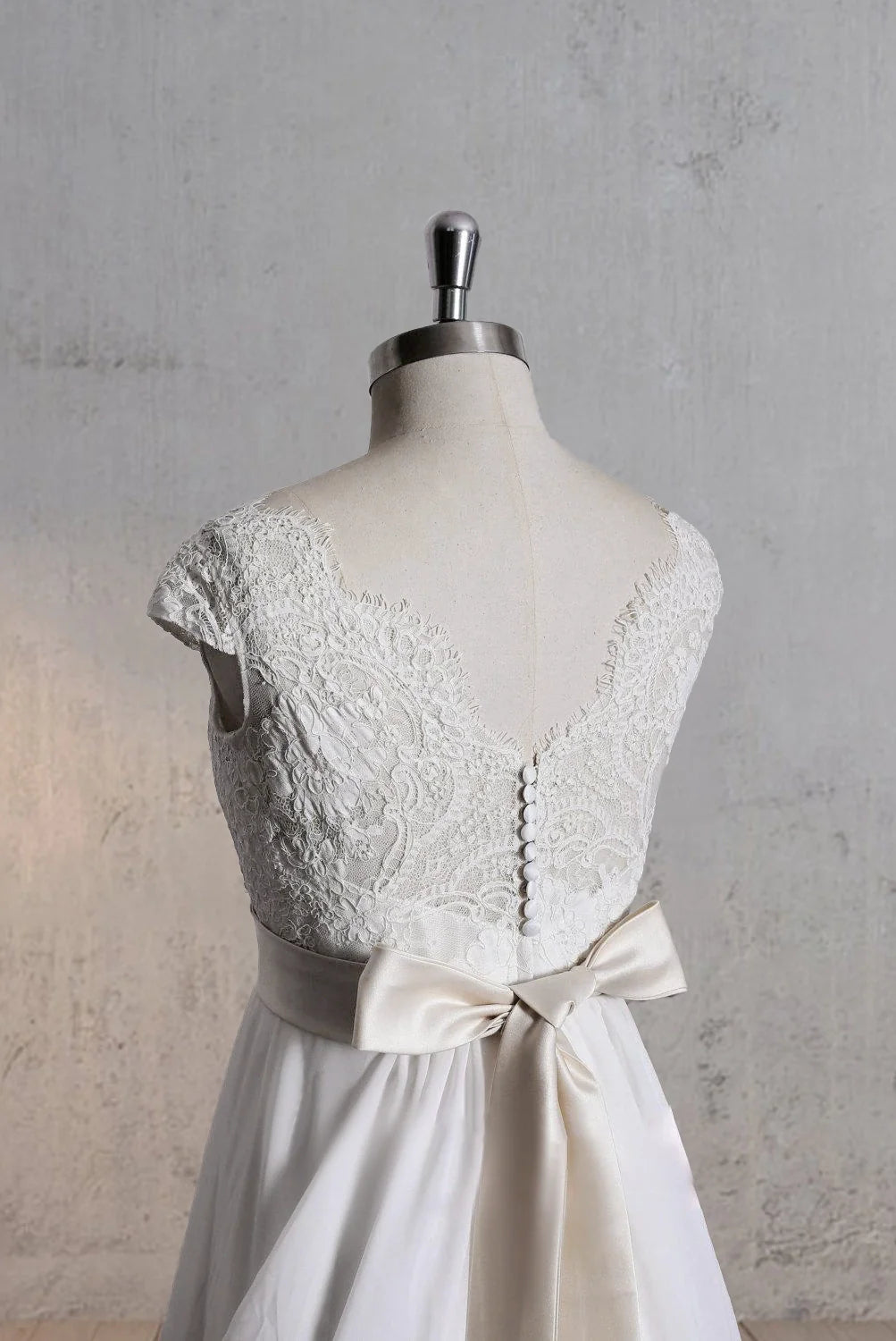 Special Design Lace Cap Sleeve Chiffon Skirt With Champagne Sash