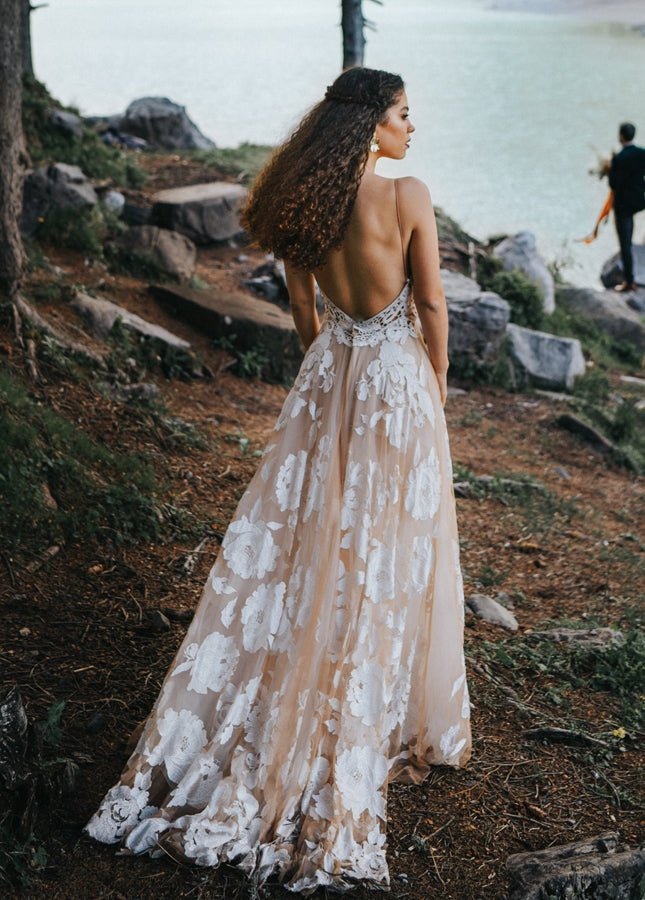 Bohemian A-Line Backless Spaghetti Straps Sleeveless Lace Emboridery Wedding Dresses