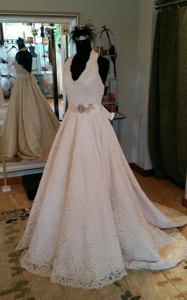 Elegant Sleeveless Pleated Lace Halter A-Line Wedding Dress