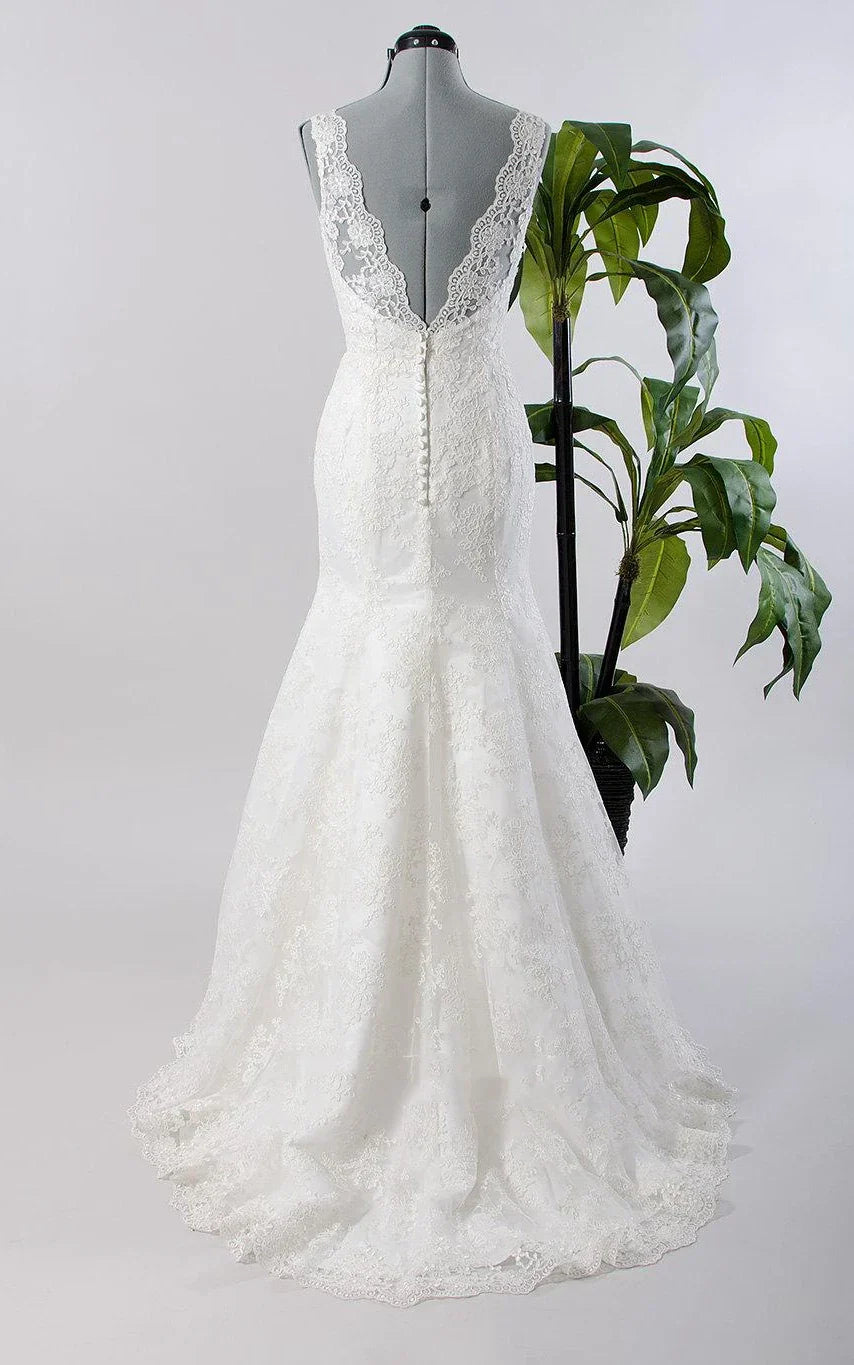 Mermaid Sleeveless Lace Appliques Backless Sexy Wedding Dress with Sash